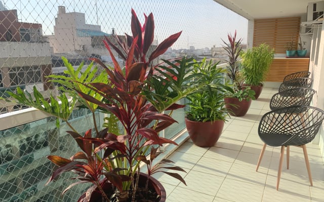 Clothing optional, compact room with exclusive bathroom in Copacabana!