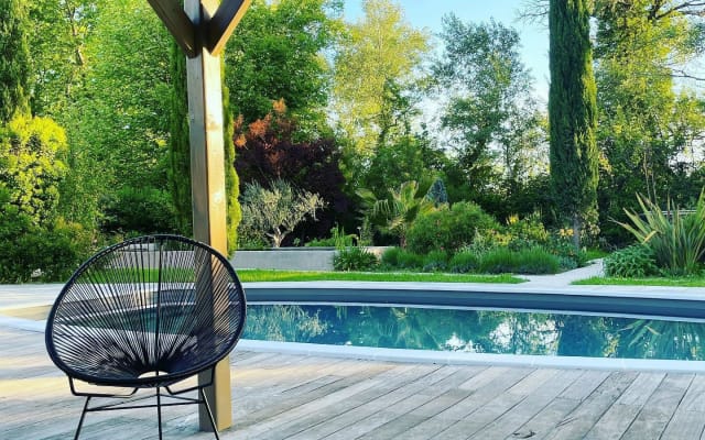 B&B Suite Jardin Gai Felibre piscine et jaccuzi