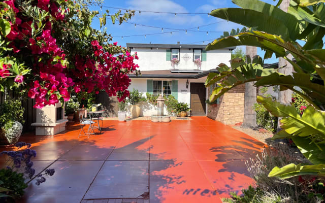 Beautiful centrally located private home above Mission Bay.