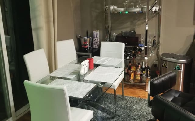 Quarto e casa de banho privativos perto do Centro Médico UC Davis - Foto 6