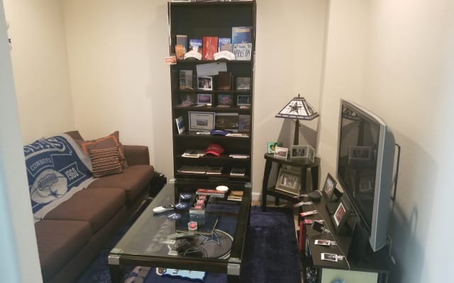 Quarto e casa de banho privativos perto do Centro Médico UC Davis - Foto 8