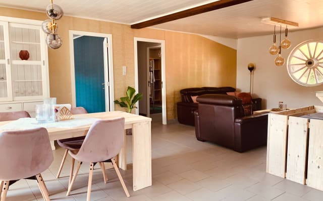 Intimate bungalow, in the midst of green