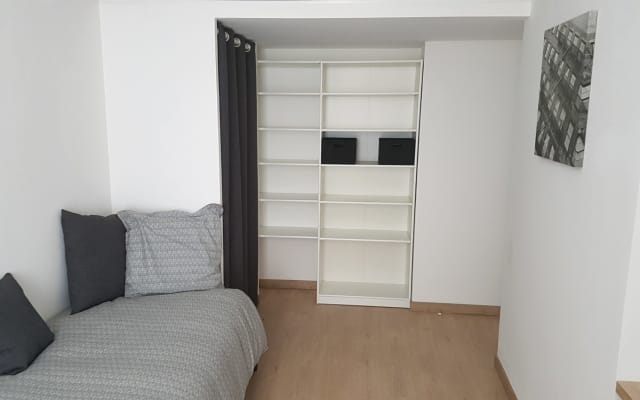 SCHÖNES KLIMATISIERTES ZIMMER ZENTRUM IN DER NÄHE DES BAHNHOFS / J...