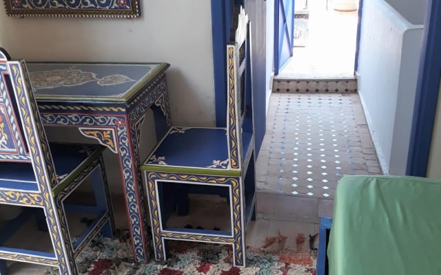 Bella camera con terrazza privata in un Riad nella Medina