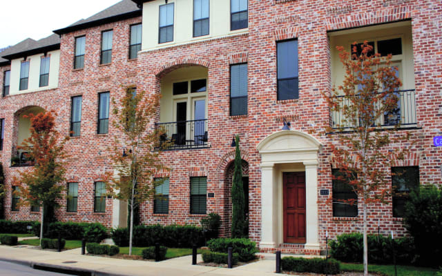 Private Room in Downtown Townhouse