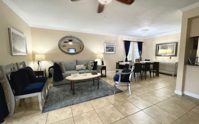 Royal blue 2/2 condo in Orlando center.  - Picture 9