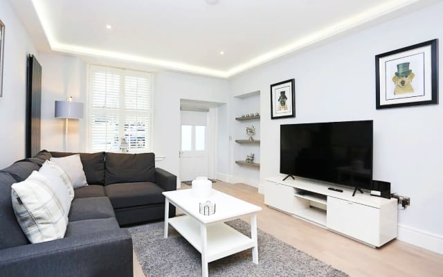 Modern 3 bedroom Apartment, West End