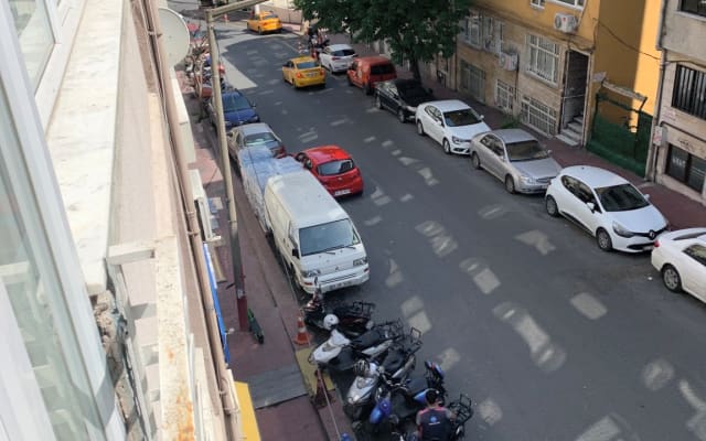Quarto agradável mesmo na praça Taksim