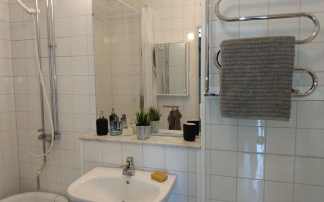 Leos Inserat auf misterb&b - Bathroom with washing machine.