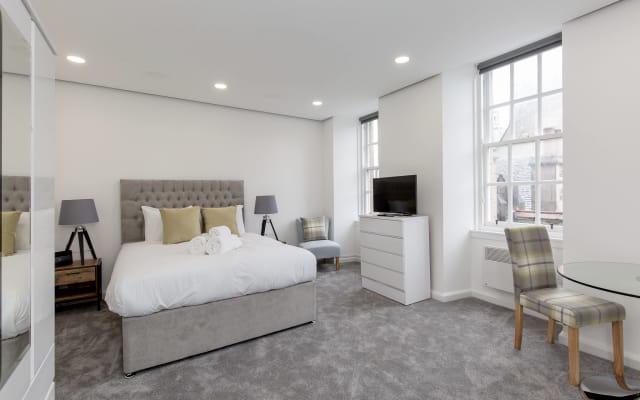 Refurbished Studio next to The Royal Mile
