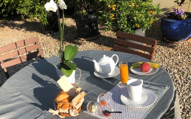 A la campagne, suite avec jardin privé et accès à la piscine