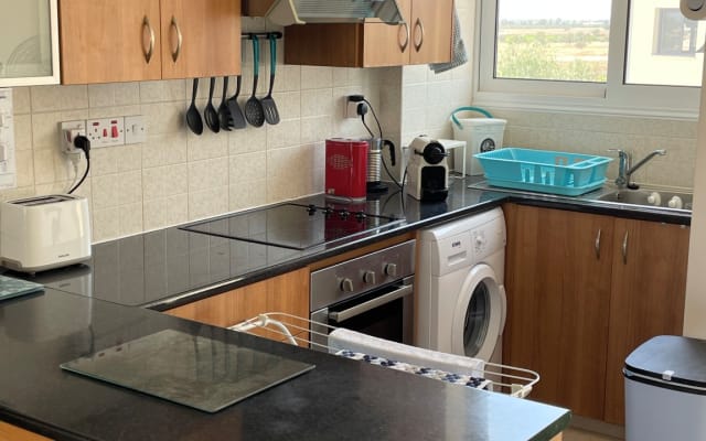 Piso en zona tranquila con piscina compartida. - Foto 9