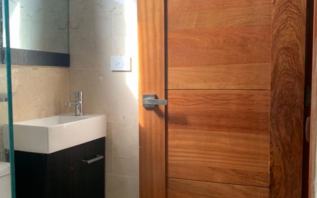 Camera confortevole con w / armadio e bagno privato