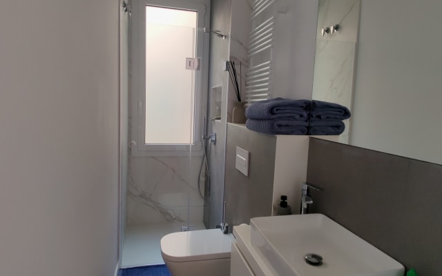 NUDISMROOMBARCELONA: quarto nudista com casa de banho privativa - Foto 7