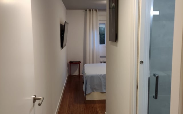 Superbe chambre double avec salle de bain privée à Embajadores...