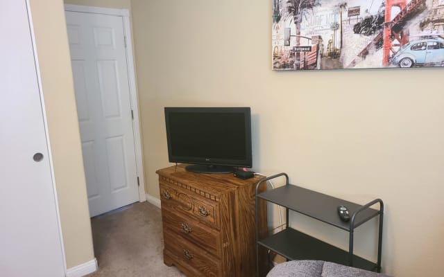 Camera privata molto accogliente con tutti i comfort di casa.