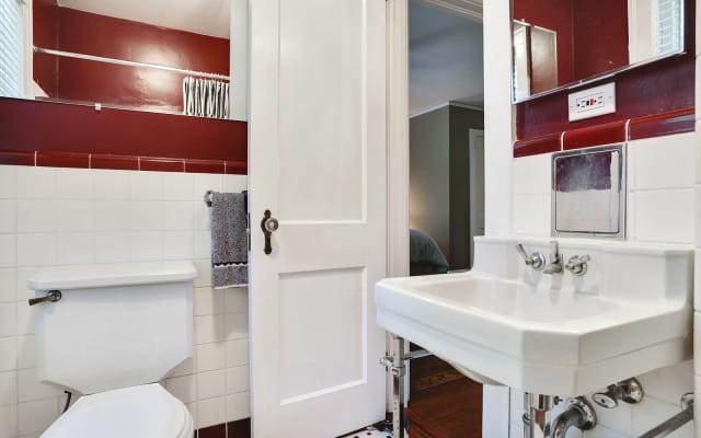 David's listing on misterb&b - Your guest bathroom