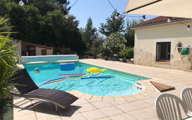 Large T2 on the ground floor of a villa