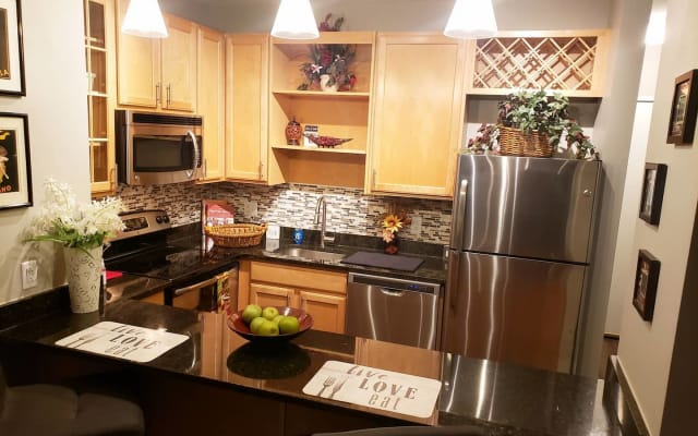 Corporate Luxury & Cozy High Rise Apartment
