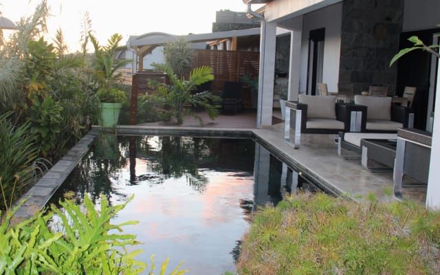 Charmantes Haus in Grands Bois mit Schwimmbad und Meerblick