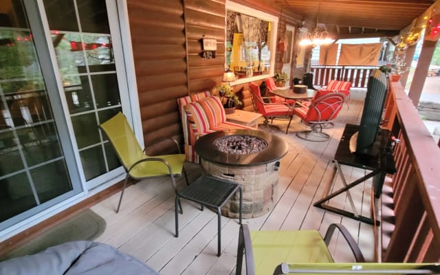 Mountain Cowboy Cabin Clothing Optional Stay W/Amazing areas to relax