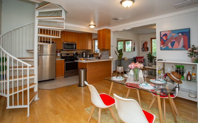 1BR Apartment w/ outdoor entertaining space