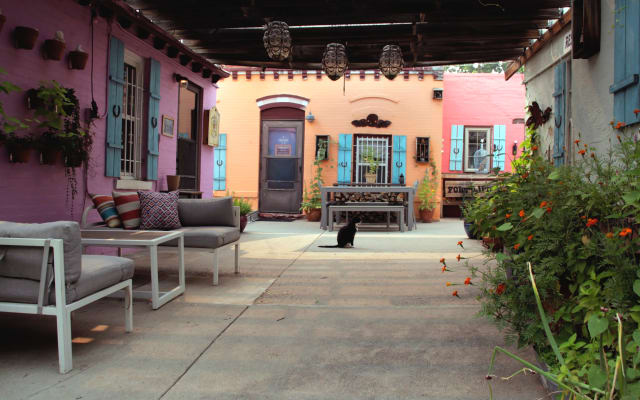 Mulberry Cottage Urban Oasis in Lower Highlands