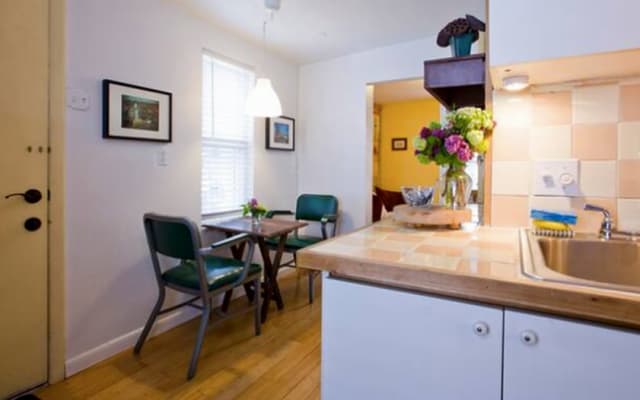 Mulberry Cottage Urban Oasis in Lower Highlands - Picture 6