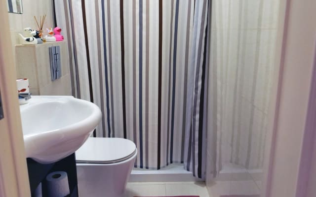 Chambre spacieuse avec petit-déjeuner et salle de bain privée - Photo 10