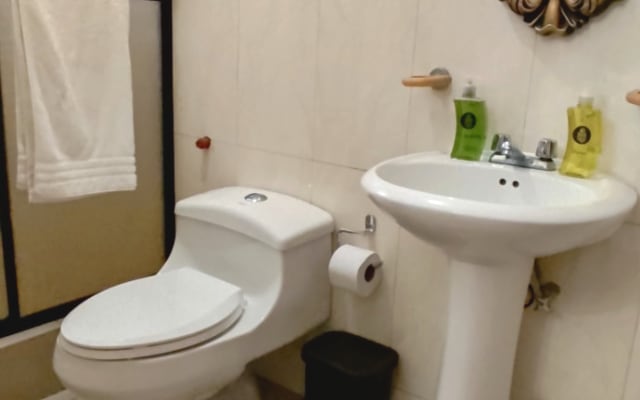 Quarto privado em frente ao aeroporto