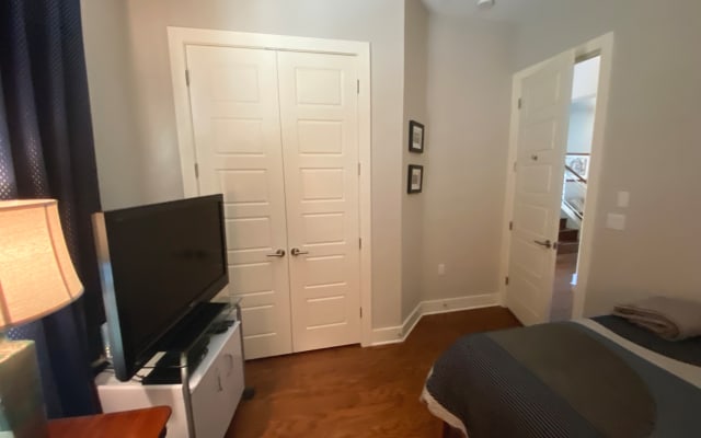 Beautiful, Comfortable & Convenient Townhouse room available!