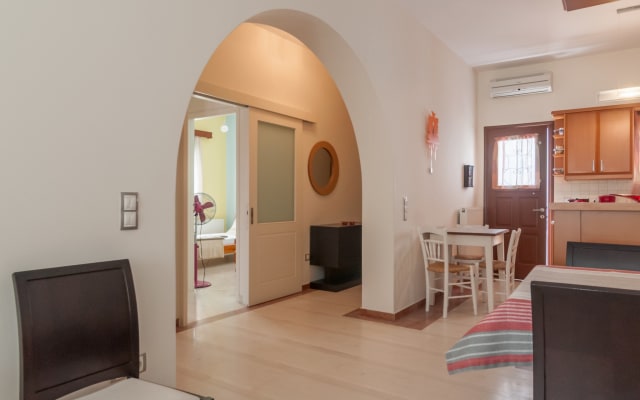 Naxos Asty, walking distance to everything!