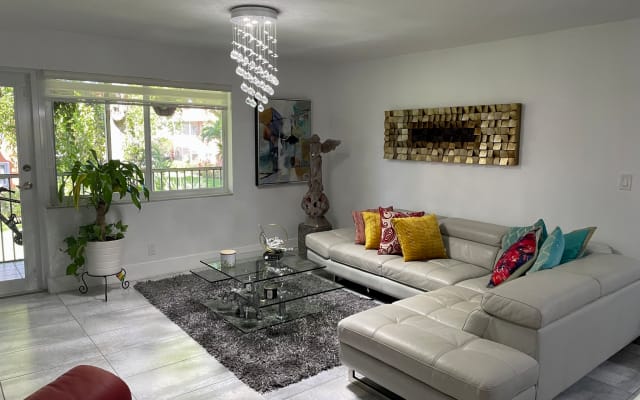 1 pvt. Bedroom & Bathroom in WM