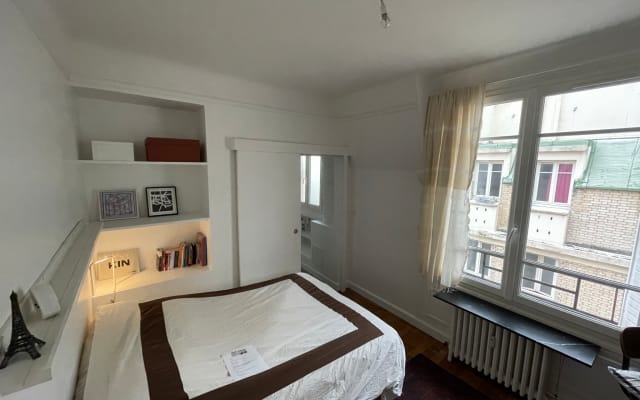 Schlafzimmer 15m2 in einer renovierten geräumigen Wohnung...