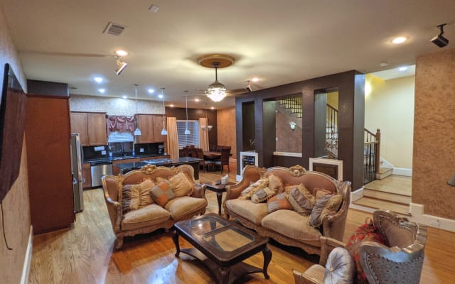 Wash-Heights Town Home 3 bed & 3.5 baths