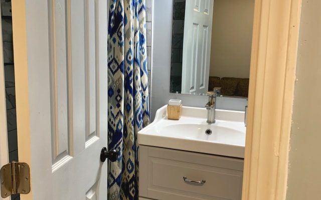 Private BR conveniently located mins. from the heart of Midtown ATL.