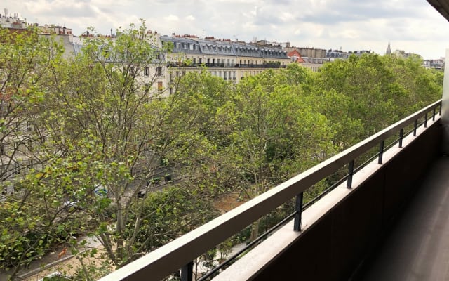 Zentrum von Paris, Schlafsofa im Wohnzimmer