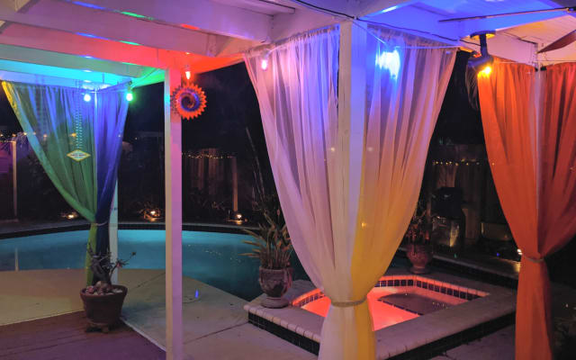 Privatzimmer in einem tropischen Haus mit Pool, Kleidung nach Belieben. - Foto 13
