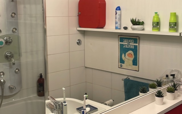 Um quarto num apartamento partilhado no centro de Roma