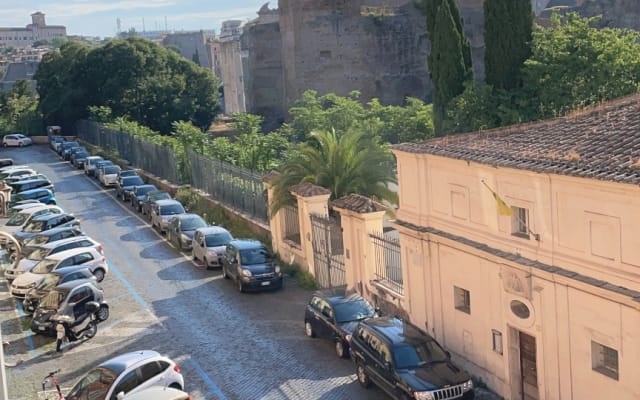 Um quarto num apartamento partilhado no centro de Roma