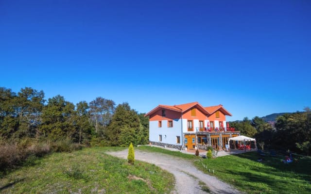 Avellana: habitación de relajación en la naturaleza con terraza...