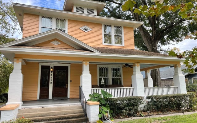 Casa de artesão maravilhosamente restaurada em bairro histórico.