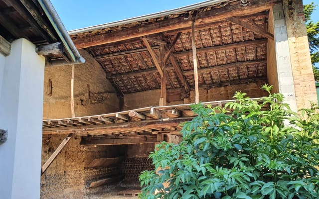 La Grange par Dav et Tof ; Maison de village avec jardin.