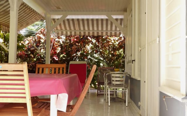 Pool and jacuzzi bungalows