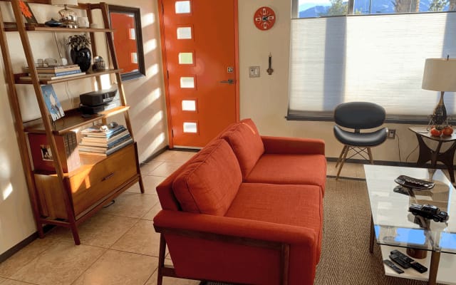 Rob's listing on misterb&b - Living Room 
