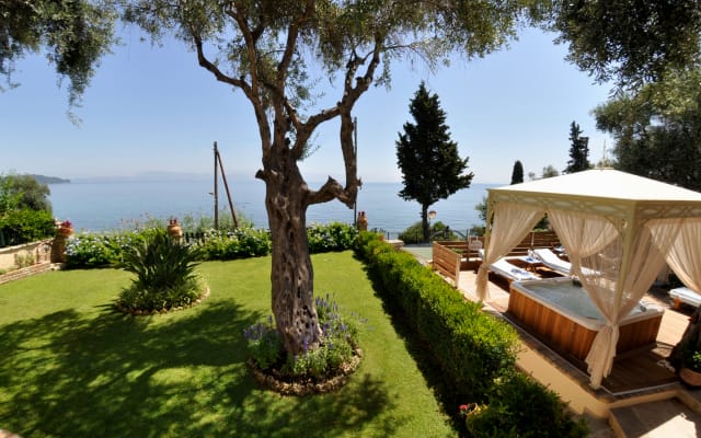 Villa romantica con vista sul blu infinito