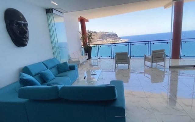 PENTHOUSE IN THE SEA, Tauro