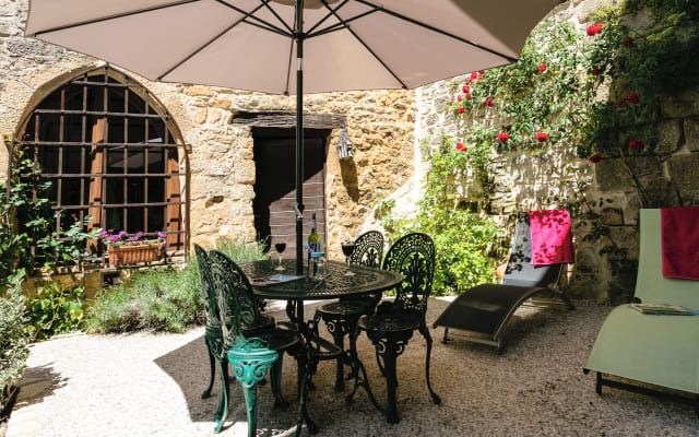 In the heart of Beynac, an amazing house with garden