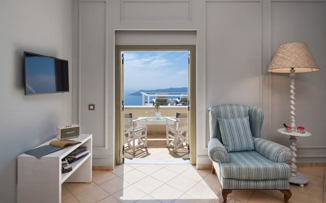 Private villa with Caldera view and heated Jacuzzi - Picture 7