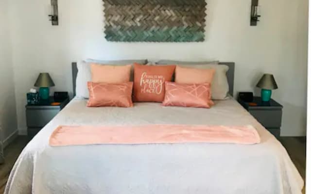 Clean Cozy Comfort, Hikers Paradise, Red Rock Views